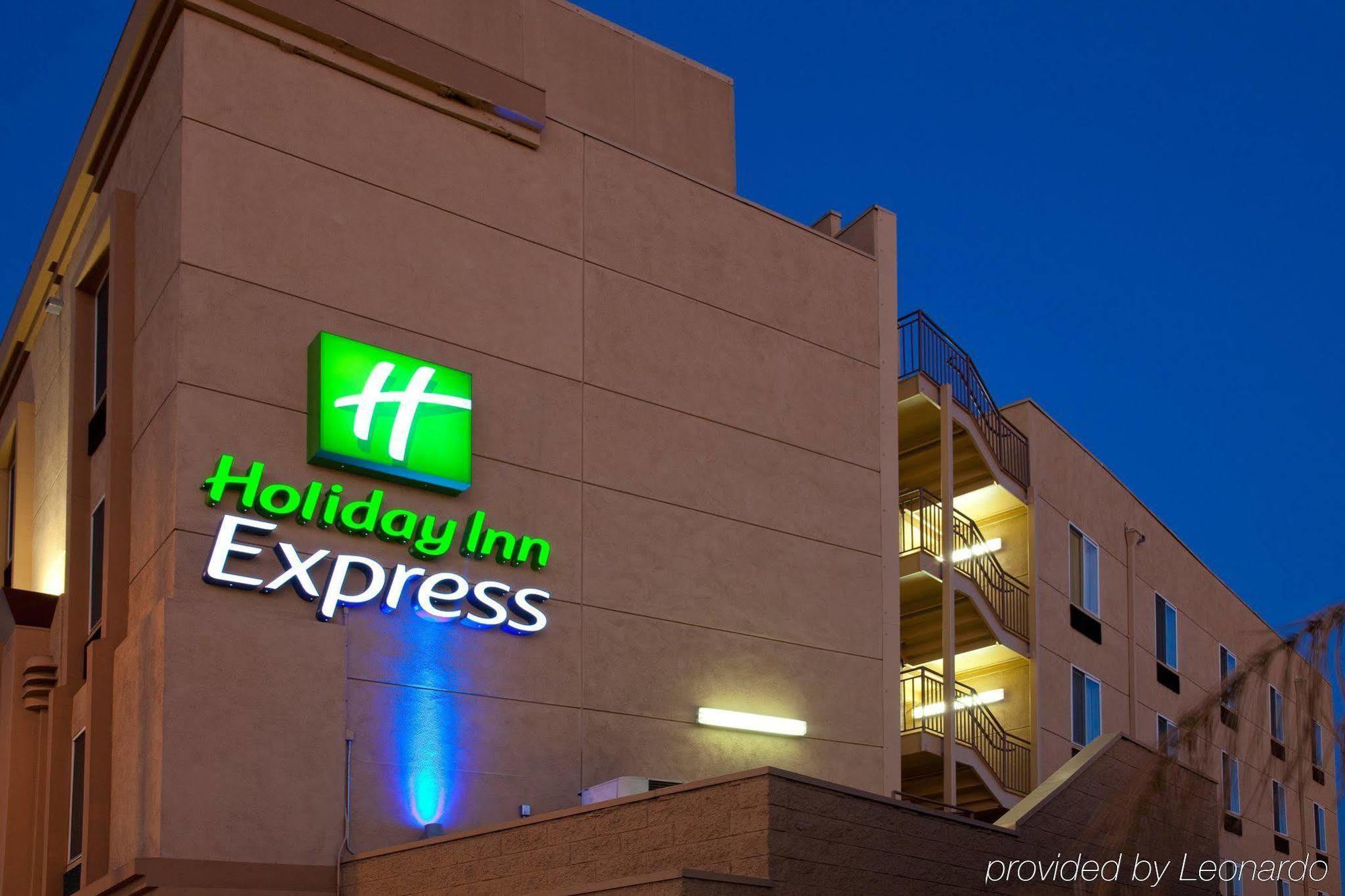 Holiday Inn Express West Los Angeles By Ihg מראה חיצוני תמונה