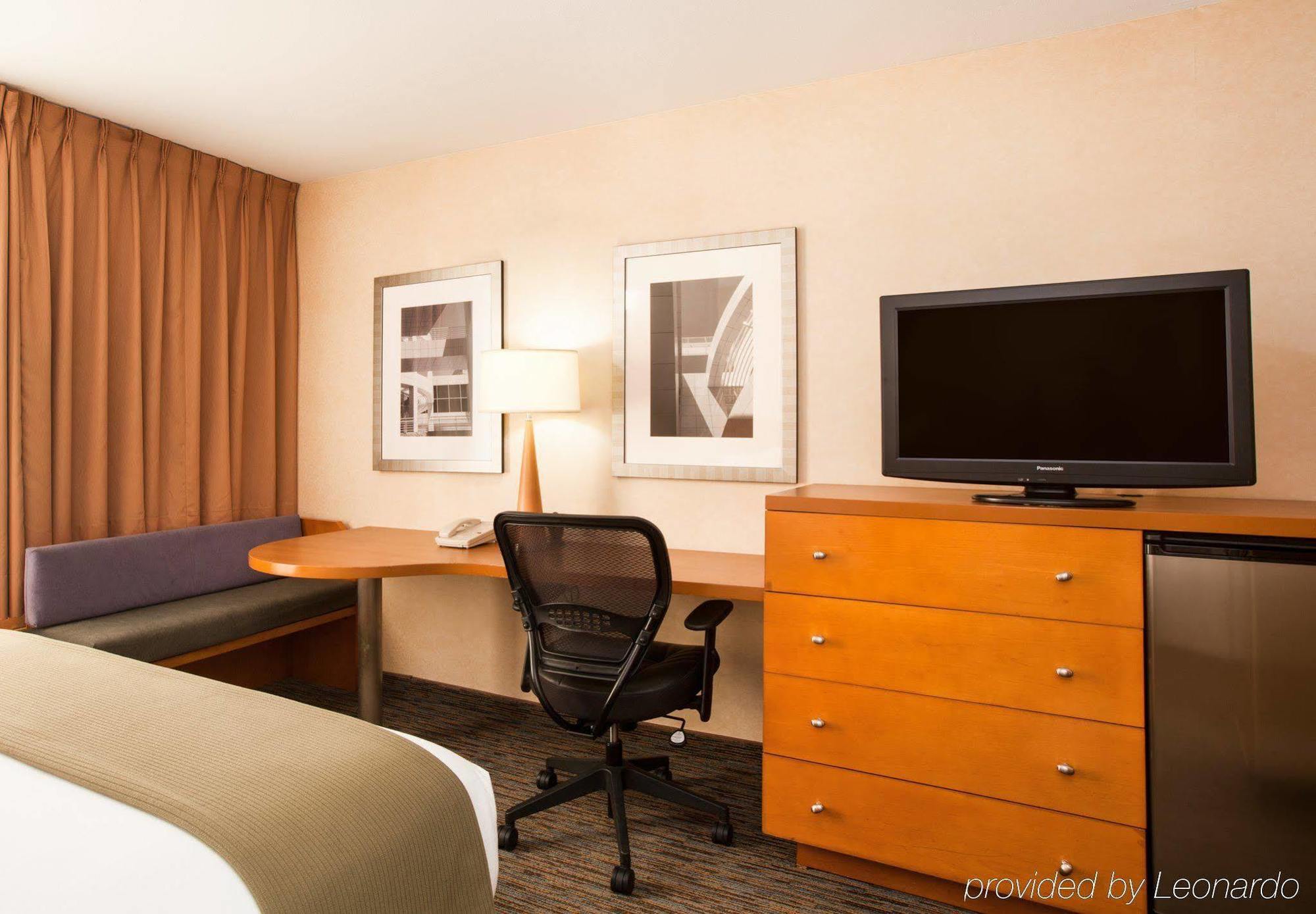 Holiday Inn Express West Los Angeles By Ihg מראה חיצוני תמונה