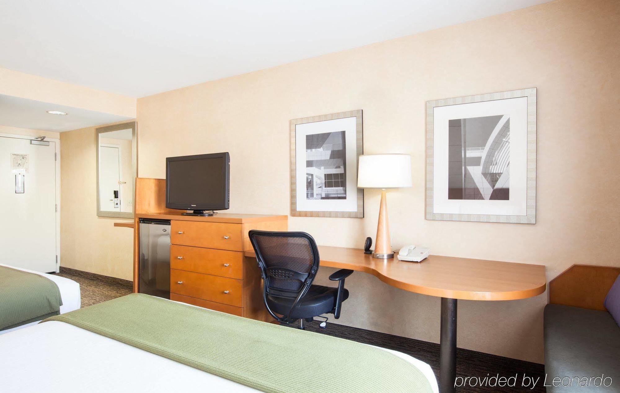 Holiday Inn Express West Los Angeles By Ihg מראה חיצוני תמונה