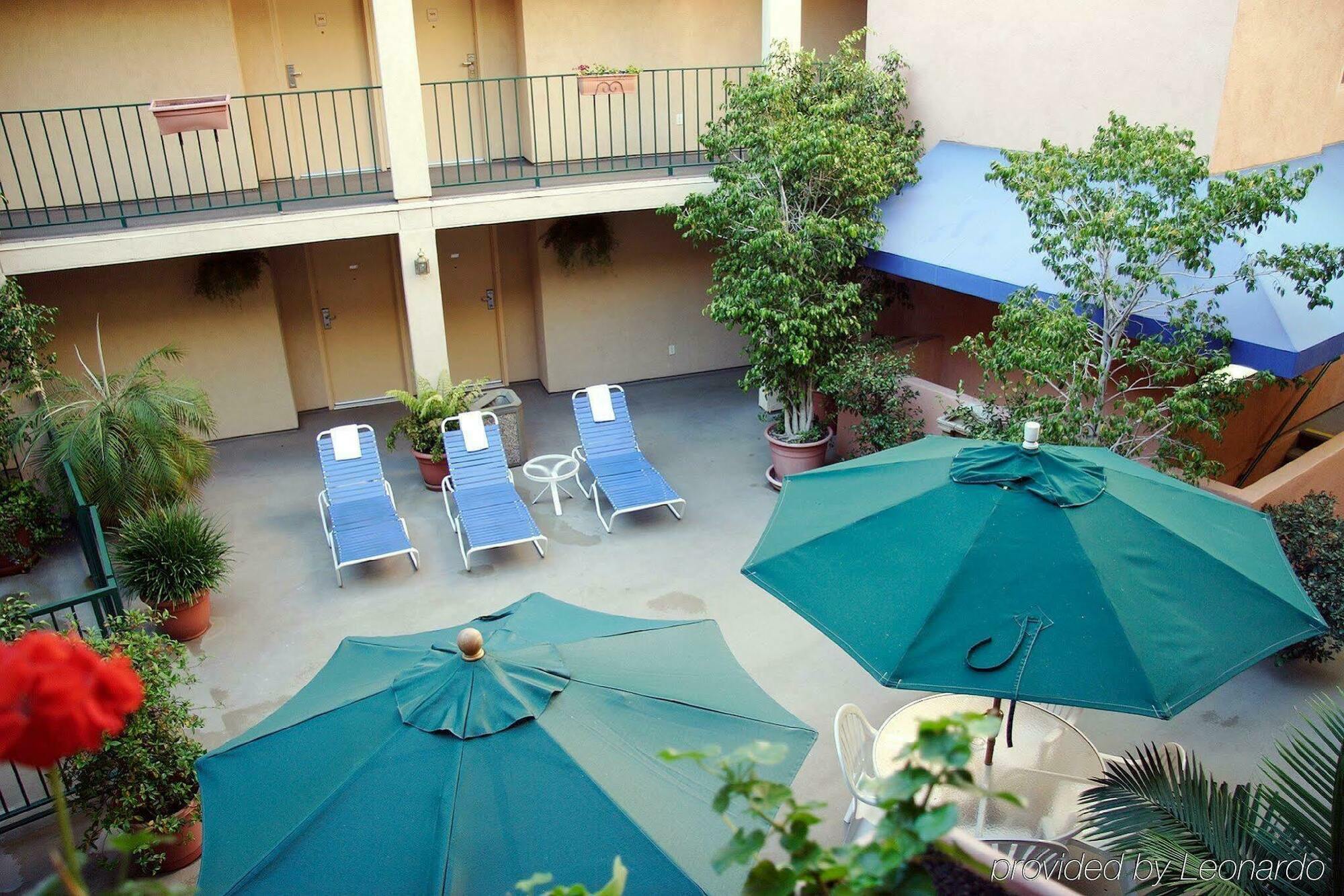 Holiday Inn Express West Los Angeles By Ihg מראה חיצוני תמונה